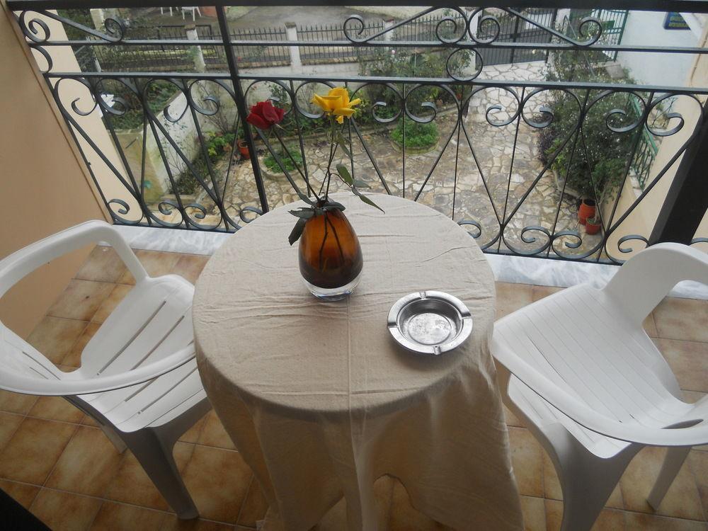 Makis Studios & Apartments Corfu  Buitenkant foto